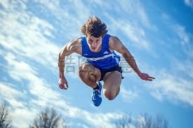 6人桌 vs 9人桌：游戏节奏与手牌范围的巨大差异。（6人桌与9人桌：对局节奏与起手牌范围的显著不同）