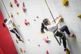 德州扑克新手老在坏位置硬打（德州扑克新手总在不利位置强打）